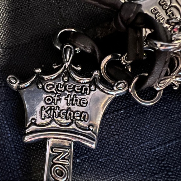 Ganz Set of 4 Measuring Spoons. “Queen of the Kitchen - Picture 2 of 4